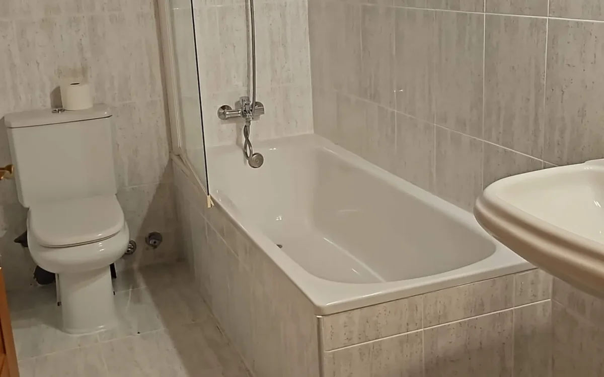 Baño privado con bañera de una habitación de Hostería Dedieu